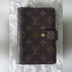 Authentic Louis Vuitton Porte Papier Zippe Monogram Wallet